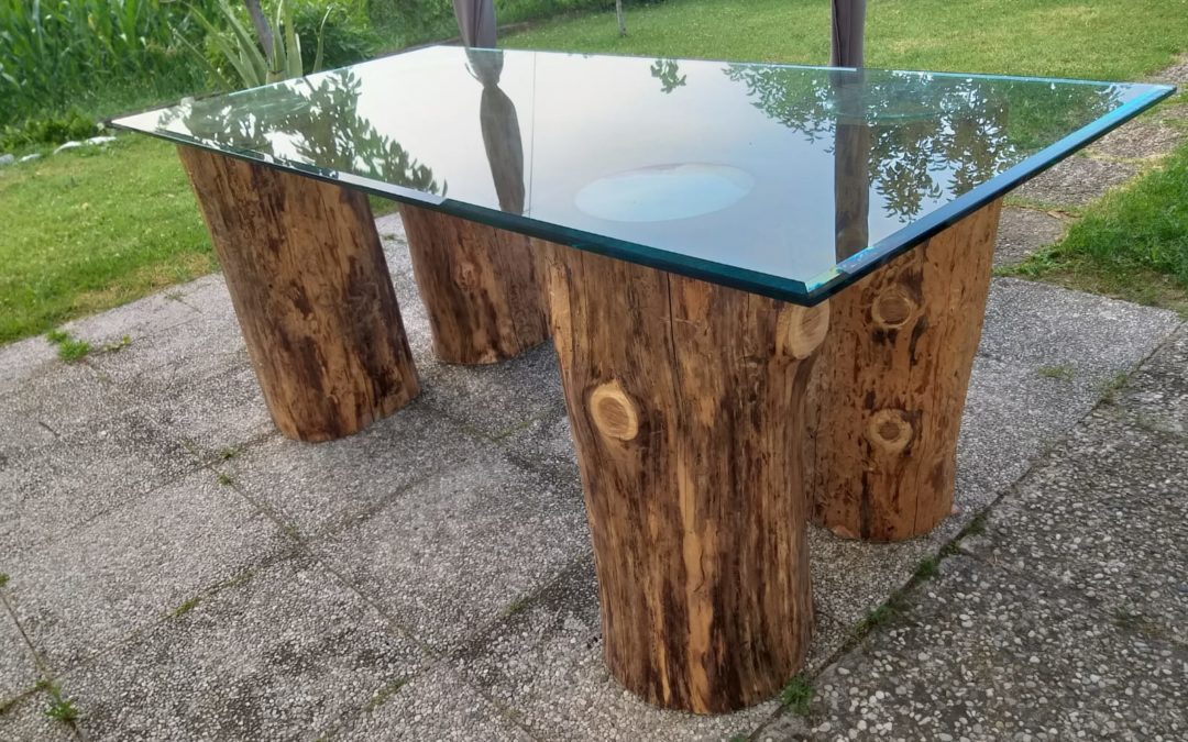 Tavolo in legno e vetro